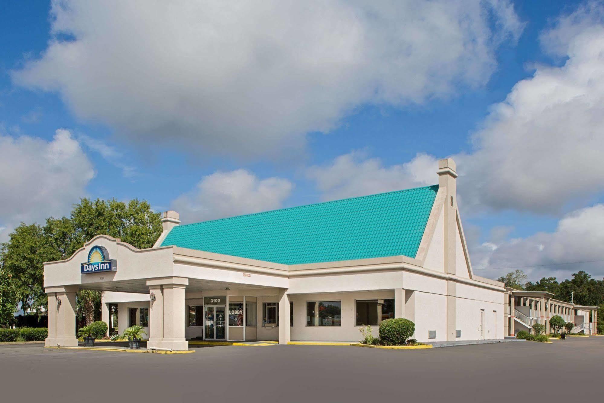 Days Inn By Wyndham Tallahassee-Government Center Exterior photo
